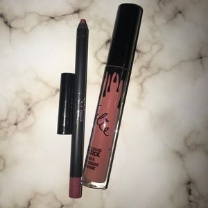 Poise k Kylie Lipkit